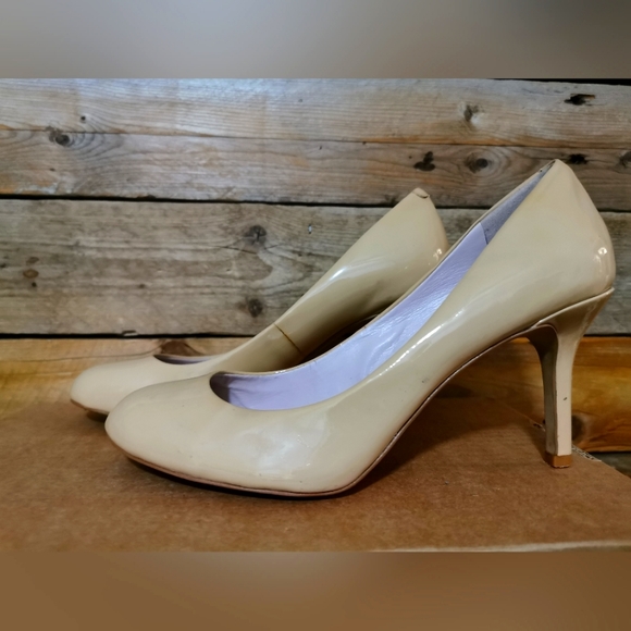 Vince Camuto Shoes - Vince Camuto Patent Beige Sariah Heels size 6.5